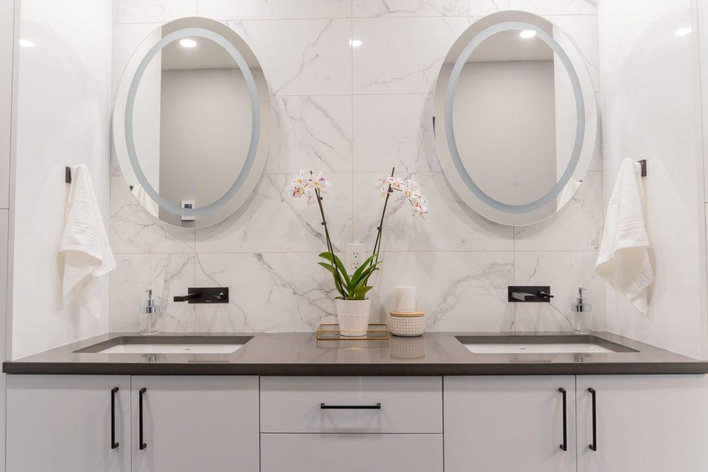 Bathroom vanity cabinet